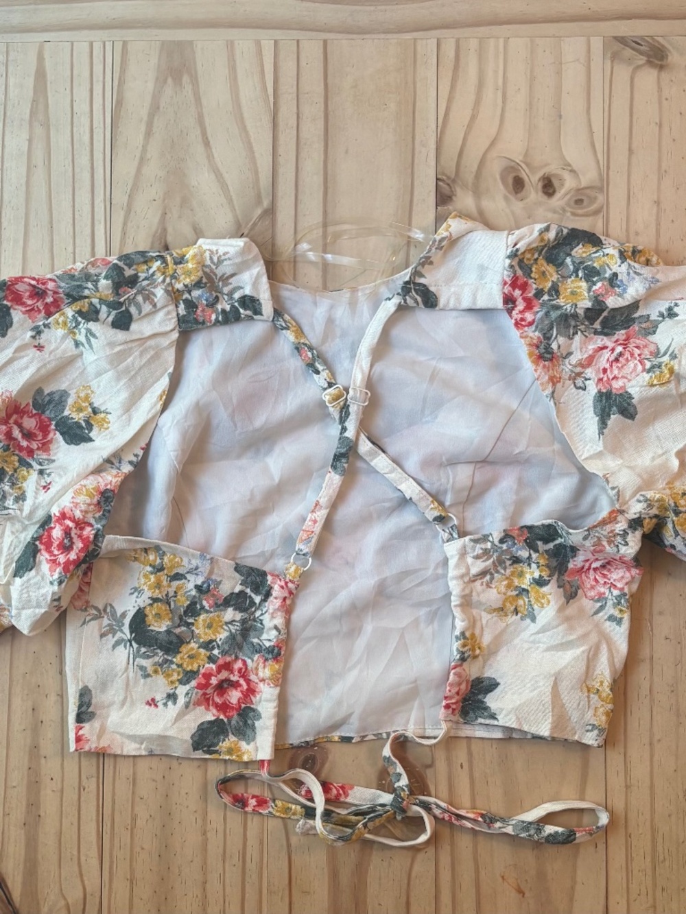 Vestique Garden of Eden Floral Open Back Crop Top Puff Sleeve Small